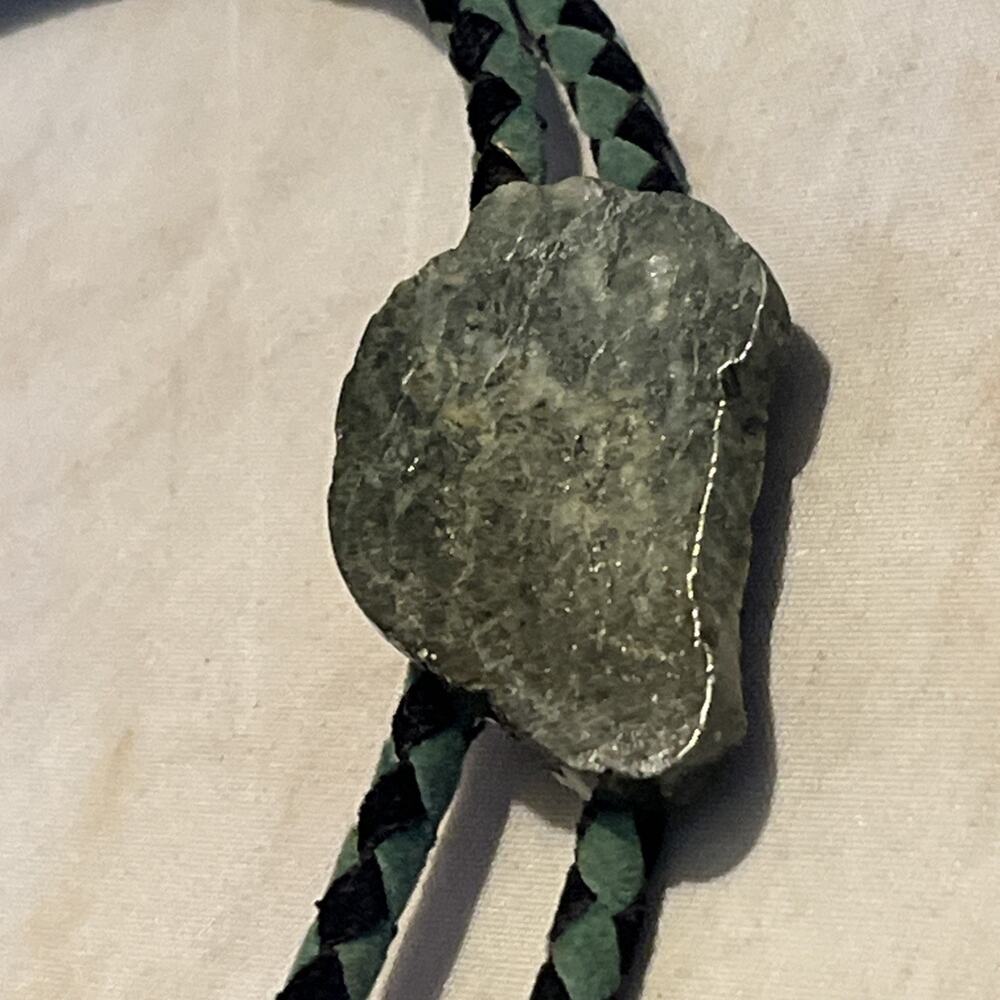 Green Stone Bolo Tie 1970s Western Necklace Aventurine? Jade?